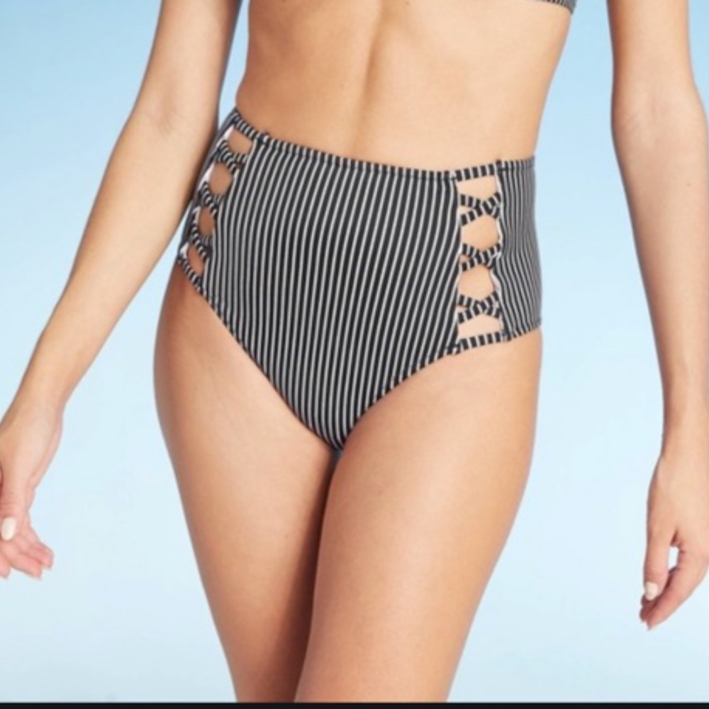 2 Piece Bikini Set - Picture 2 of 7
